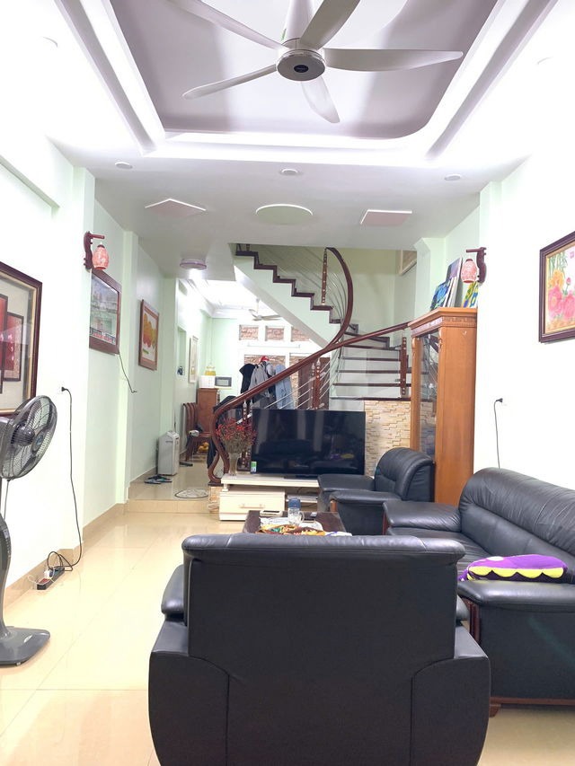 Bán Nhà Phố Hoàng Ngân - 44m2, 5 Tầng, View Hồ, Ô Tô Đỗ Cửa - Giá 14.3 Tỷ