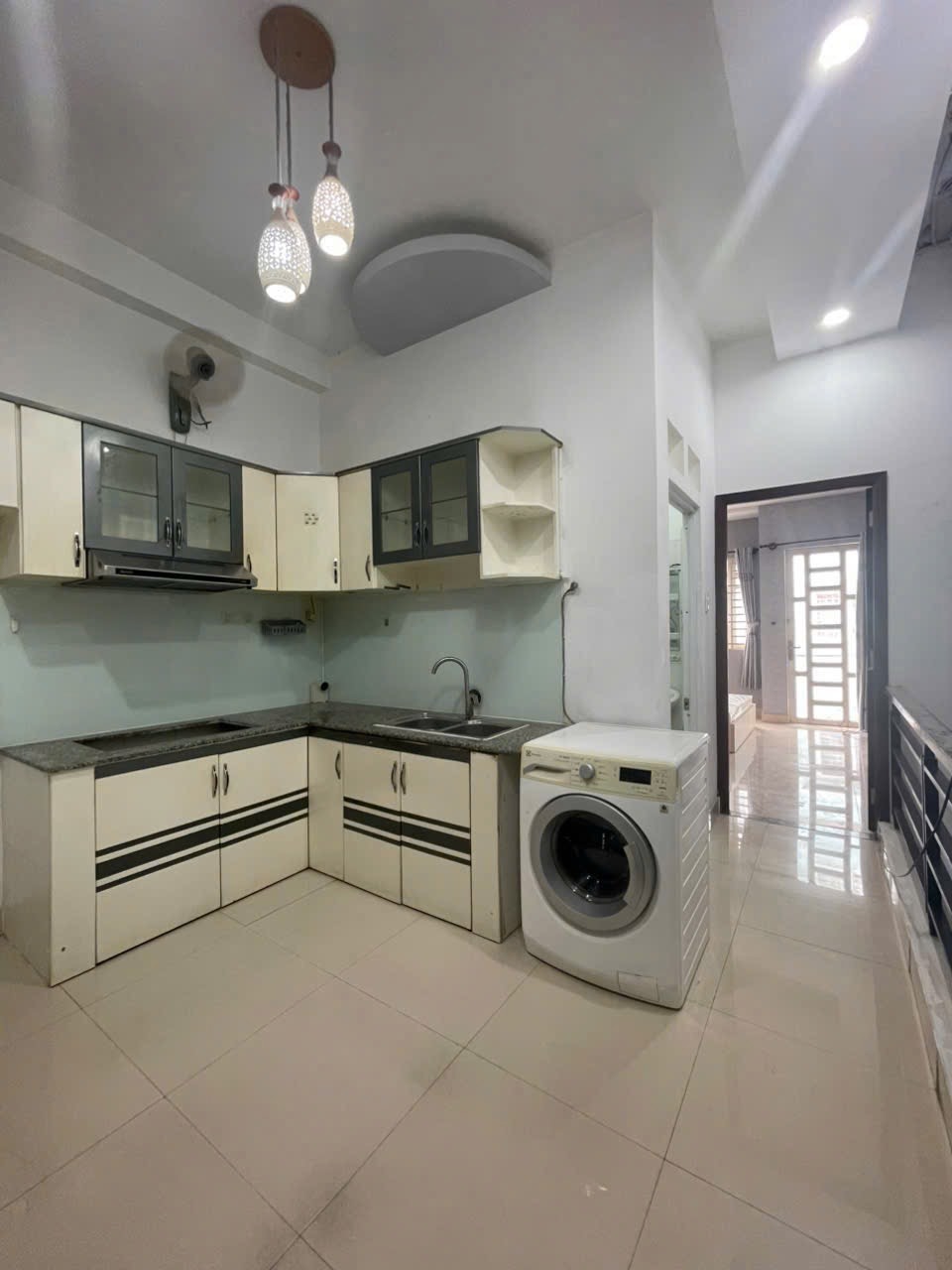 Bán CHDV 8 Phòng, 8 WC, Quận 3, 70m2, 5 Tầng, Giá 10.6 Tỷ