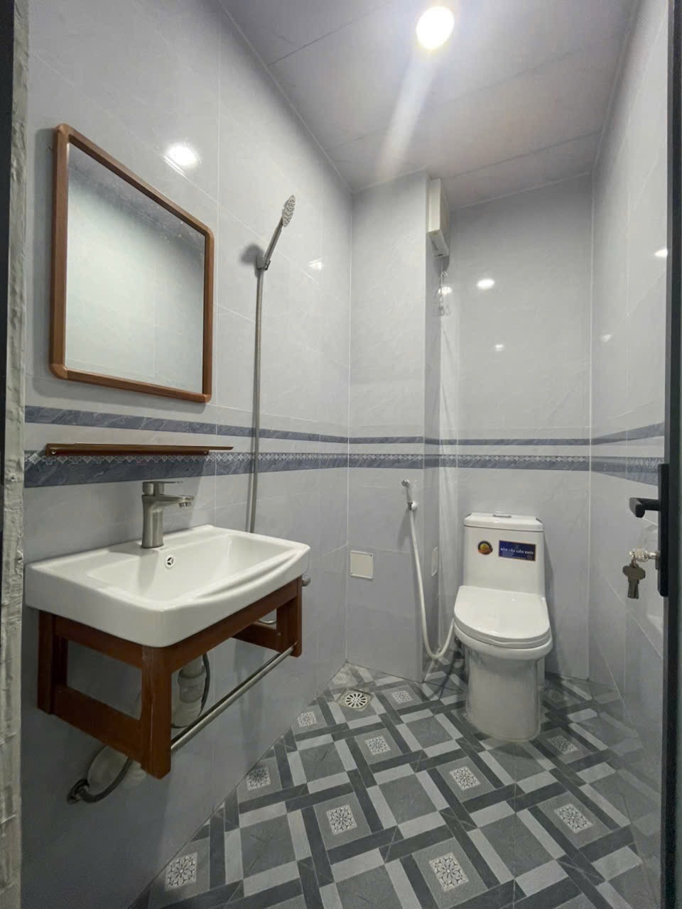 Bán CHDV 8 Phòng, 8 WC, Quận 3, 70m2, 5 Tầng, Giá 10.6 Tỷ