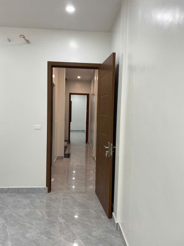 Bán nhà Ngã Tư Sở - Thanh Xuân 5 tầng, 63m2, Thang Máy, Giá 20 tỷ