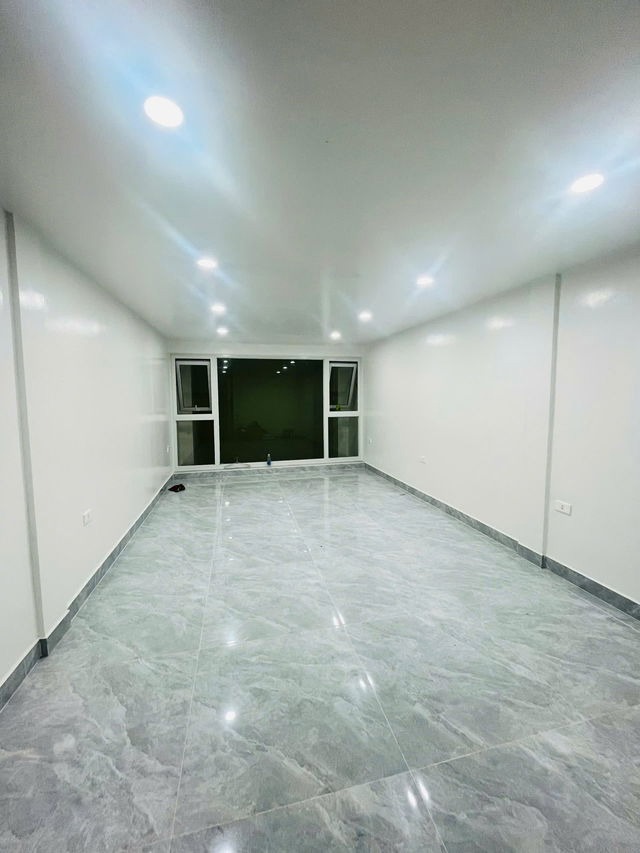 Bán nhà Ngã Tư Sở - Thanh Xuân 5 tầng, 63m2, Thang Máy, Giá 20 tỷ