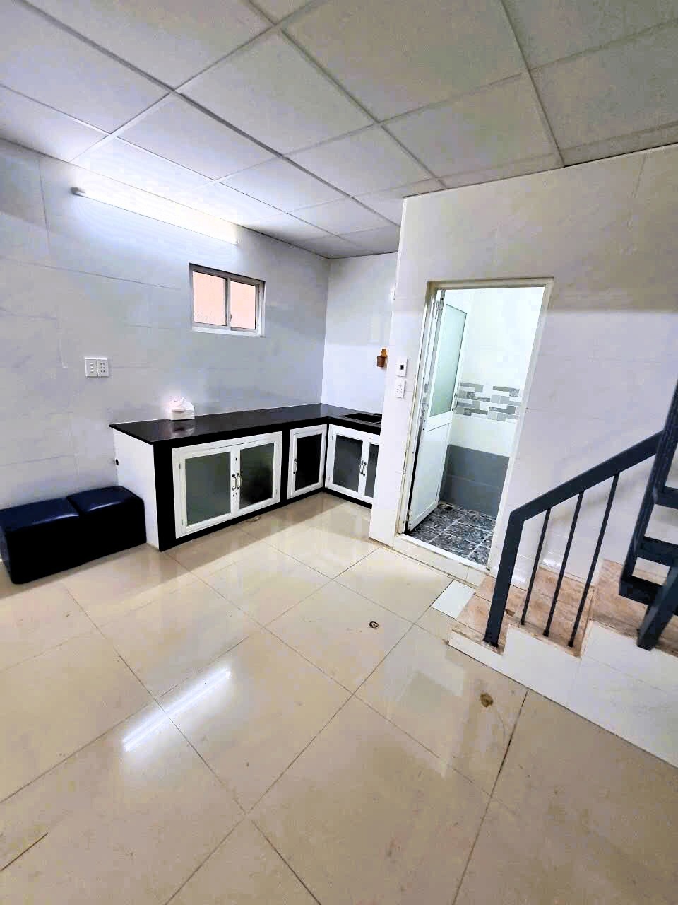Bán Nhà 2 Tầng, 32m2, Giá 3 Tỷ - Vị Trí Đắc Địa Chợ Tam Hà, Thủ Đức