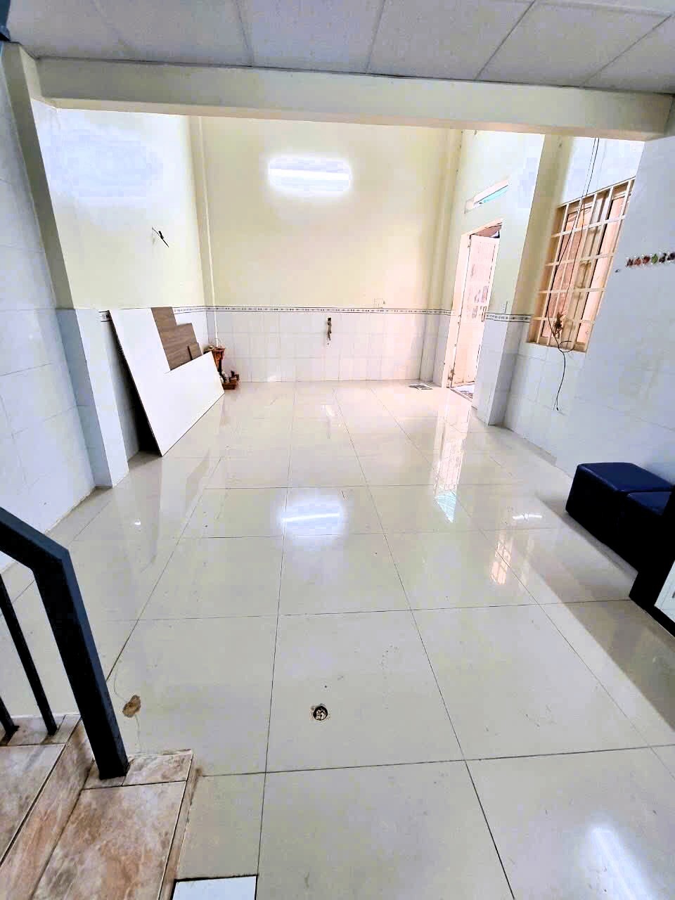 Bán Nhà 2 Tầng, 32m2, Giá 3 Tỷ - Vị Trí Đắc Địa Chợ Tam Hà, Thủ Đức