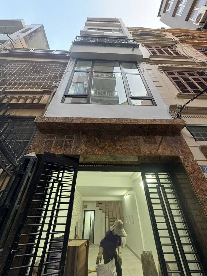 Bán Nhà Quận Thanh Xuân 6 Tầng, 30m2, Ô Tô Đỗ Cửa, Giá 11 Tỷ