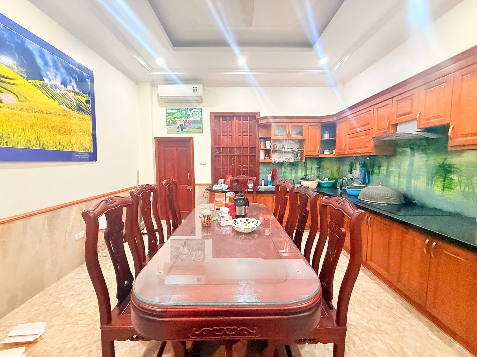Nhà Phân Lô VIP Hoàng Quốc Việt: Ô Tô Đỗ Cửa, Vỉa Hè Rộng, Kinh Doanh Đỉnh Cao