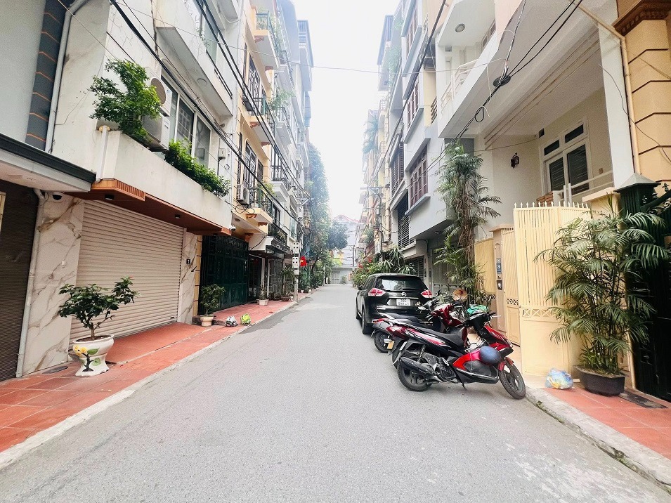 Nhà Phân Lô VIP Hoàng Quốc Việt: Ô Tô Đỗ Cửa, Vỉa Hè Rộng, Kinh Doanh Đỉnh Cao