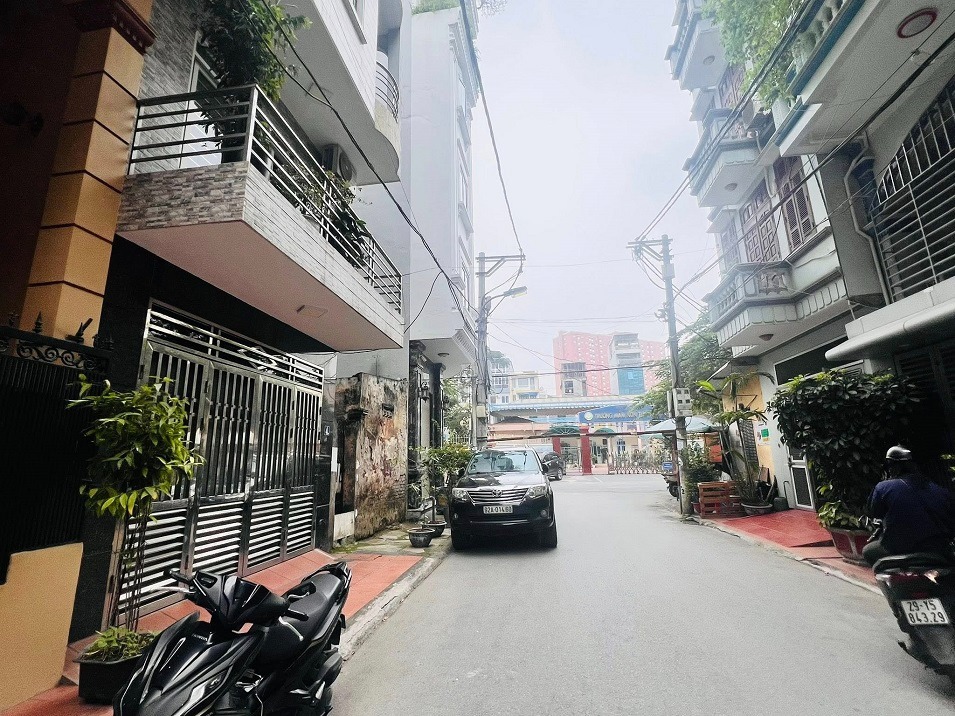 Nhà Phân Lô VIP Hoàng Quốc Việt: Ô Tô Đỗ Cửa, Vỉa Hè Rộng, Kinh Doanh Đỉnh Cao