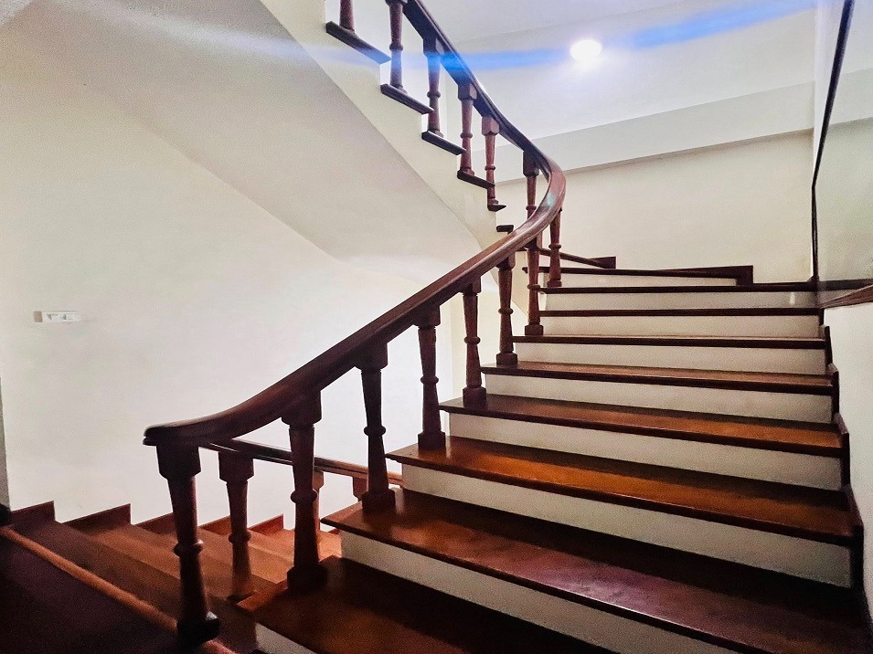 Nhà Phân Lô VIP Hoàng Quốc Việt: Ô Tô Đỗ Cửa, Vỉa Hè Rộng, Kinh Doanh Đỉnh Cao