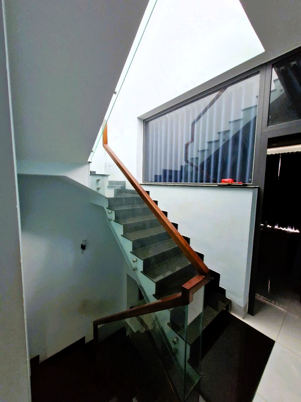 Bán nhà 2 tầng 82m² Thủ Đức: Hẻm 5m, Giá 8.2 tỷ