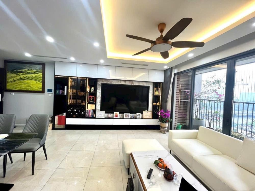 Bán Nhanh Căn 3PN VinHomes D’Capital: Giá Chỉ 100tr/m2 - View Đẹp, Full Nội thất