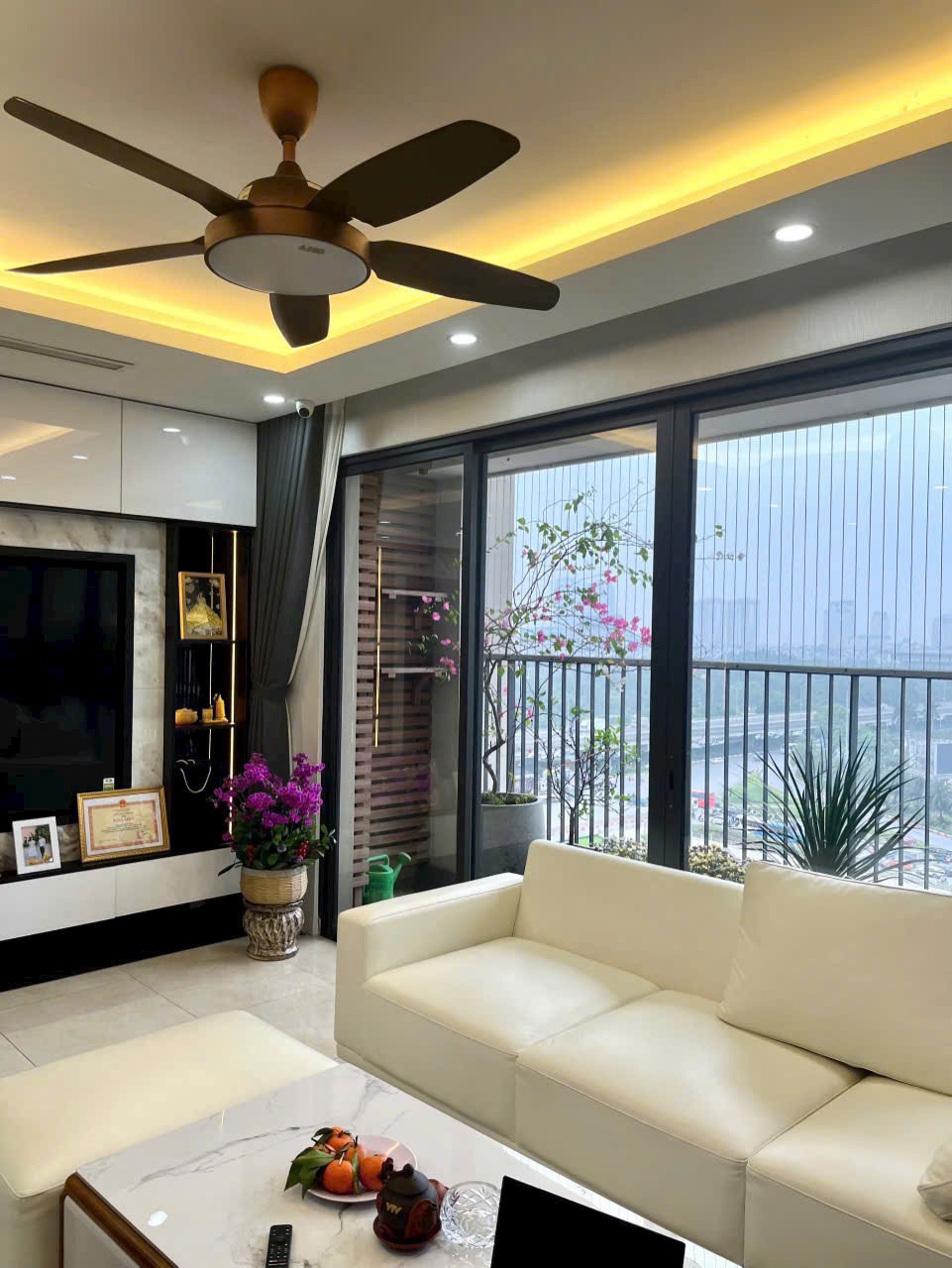 Bán Nhanh Căn 3PN VinHomes D’Capital: Giá Chỉ 100tr/m2 - View Đẹp, Full Nội thất
