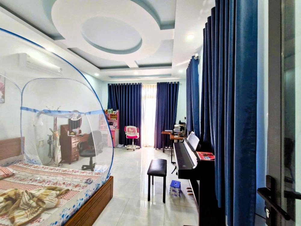 Bán nhà 2 tầng 82m² Thủ Đức: Hẻm 5m, Giá 8.2 tỷ