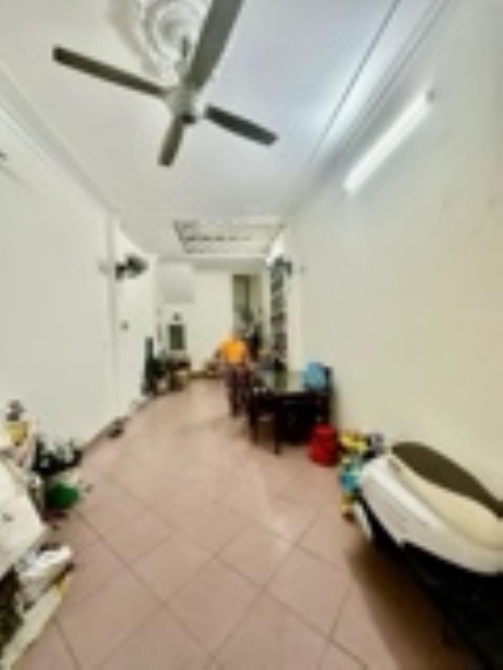 Bán nhà Lạc Long Quân - Gần Chợ, Ô Tô Đỗ Cửa, Giá Tốt