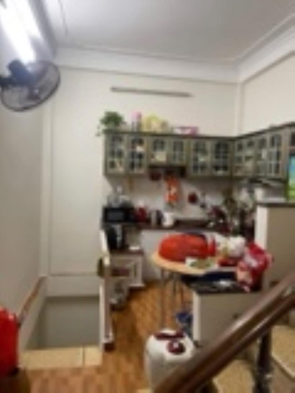 Bán nhà Lạc Long Quân - Gần Chợ, Ô Tô Đỗ Cửa, Giá Tốt