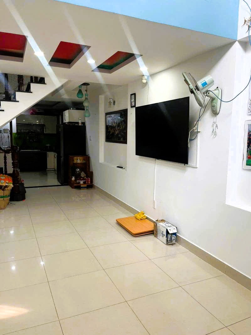 Bán Nhà Thủ Đức: 4 Tầng, 60m², Hẻm 6m, Giá 10 Tỷ - Vị Trí Vàng