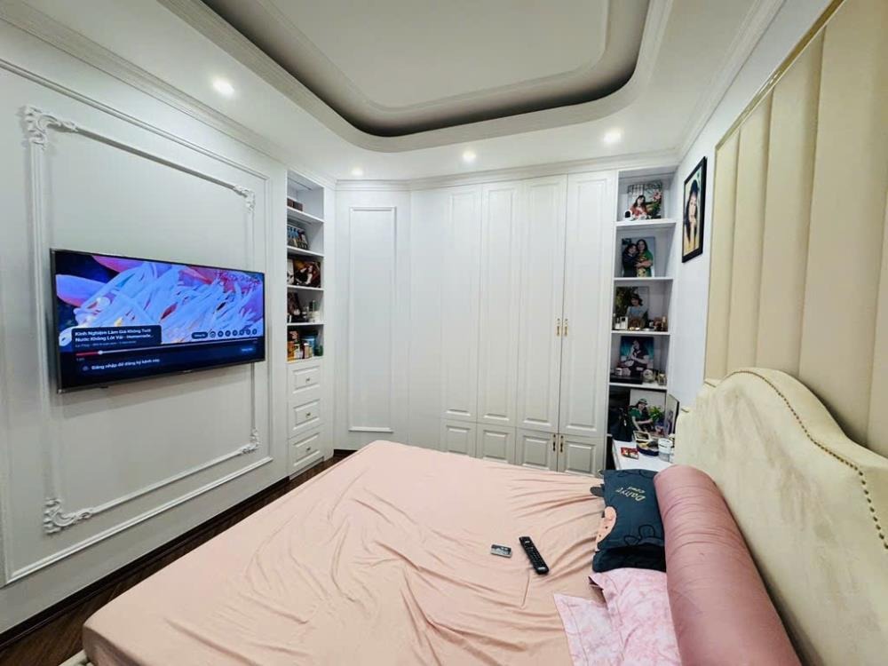 Bán nhà ngõ đẹp Hoàng Hoa Thám: Ô tô gần, Full nội thất, Pháp lý rõ ràng
