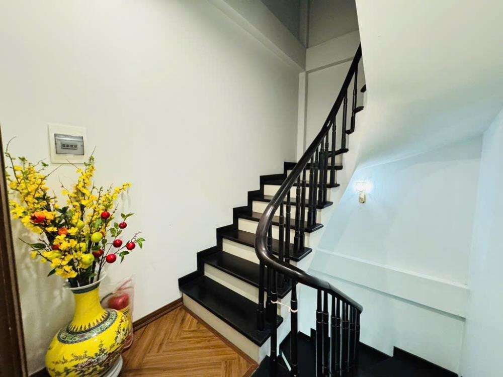 Bán nhà ngõ đẹp Hoàng Hoa Thám: Ô tô gần, Full nội thất, Pháp lý rõ ràng
