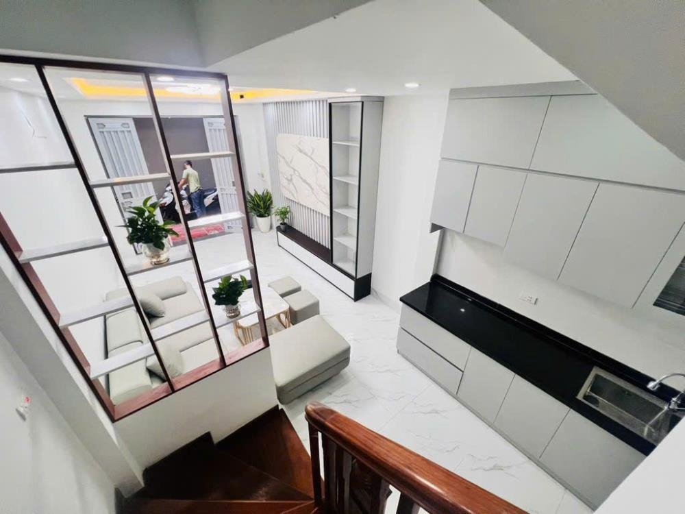 Bán nhà đẹp, tặng full nội thất - Vị trí đắc địa, Nguyễn Khánh Toàn