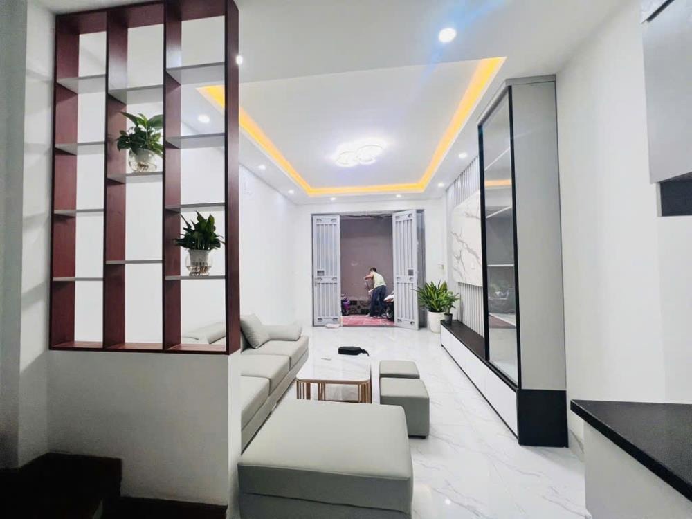 Bán nhà đẹp, tặng full nội thất - Vị trí đắc địa, Nguyễn Khánh Toàn