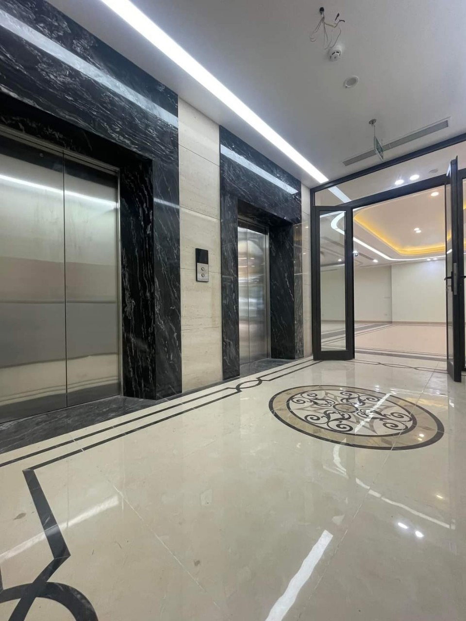 Bán Tòa Building Mặt Tiền Trần Bình, Nam Từ Liêm - 260m2, Giá 120 Tỷ