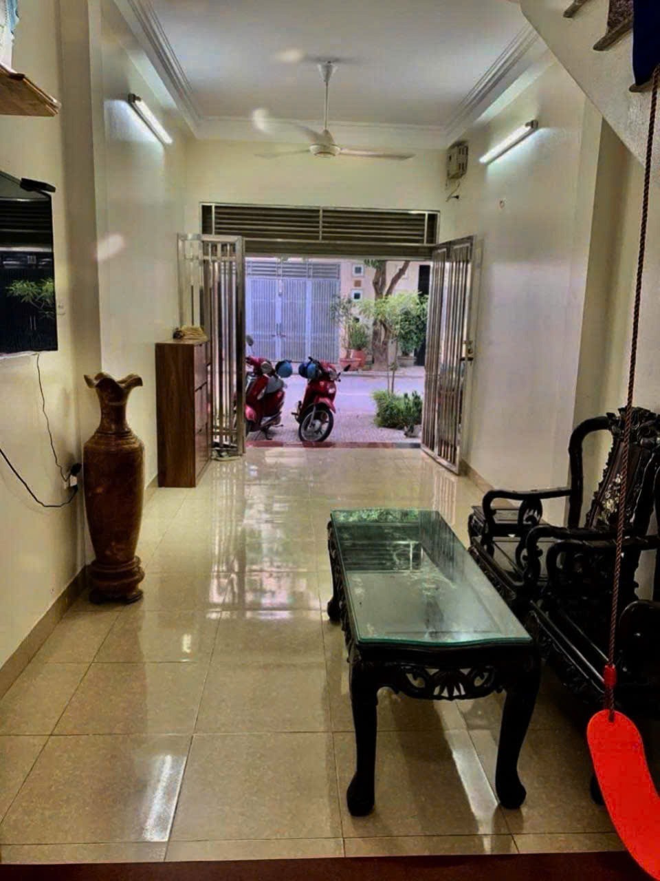 Bán Gấp Nhà Phố Văn Phú: 42m2, 4 Tầng, Giá 12.5 Tỷ - Vị Trí Đẹp, Gần Tiện Ích