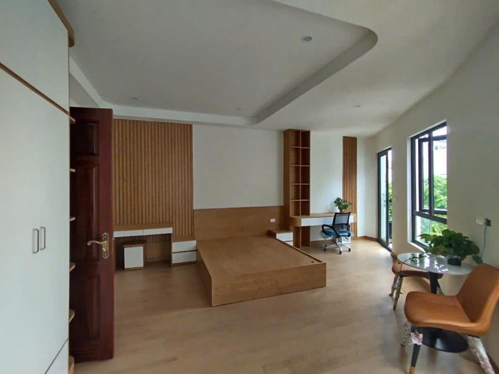 Nhà 6 Tầng, Có Thang Máy, Ô Tô Đỗ Trong Nhà - Ngọc Thuỵ