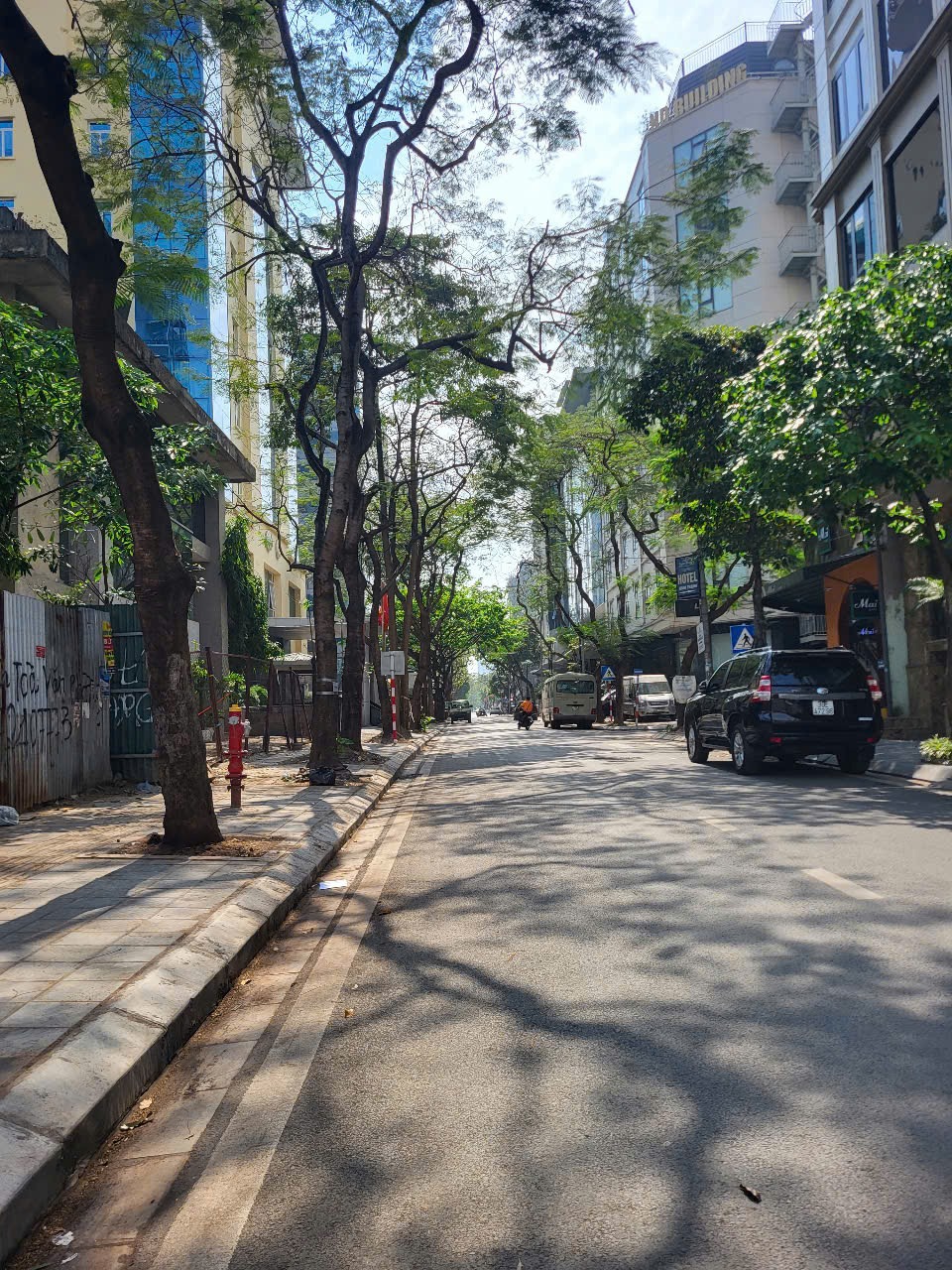 Tòa Văn Phòng Cao Cấp Cầu Giấy - 200m2, Mặt Tiền 9m, Pháp Lý Sổ Đỏ