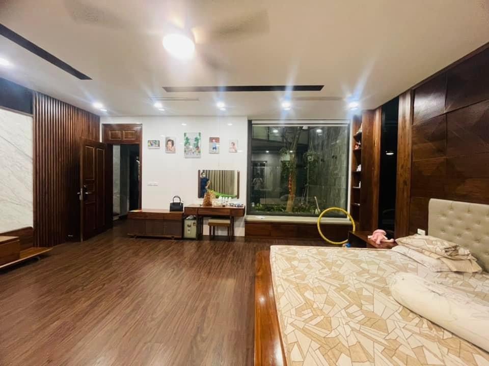 Bán nhà phố Giang Văn Minh: Mặt tiền rộng 90m2, phân lô, vỉa hè, giá tốt nhất