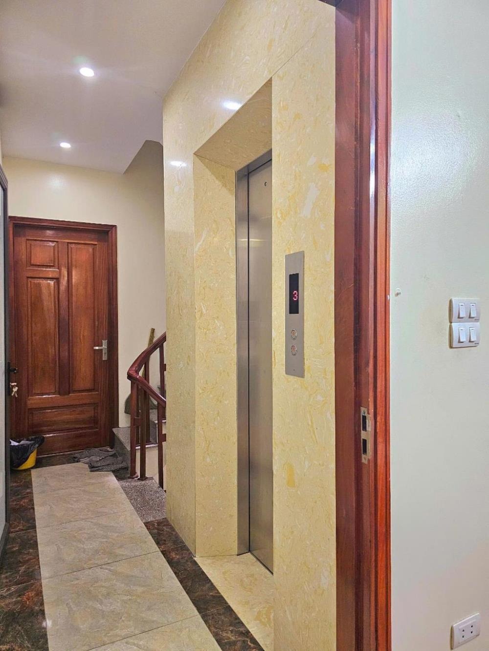 Bán nhà võ thị sáu 6 tầng thang máy, vị trí đẹp, giá tốt