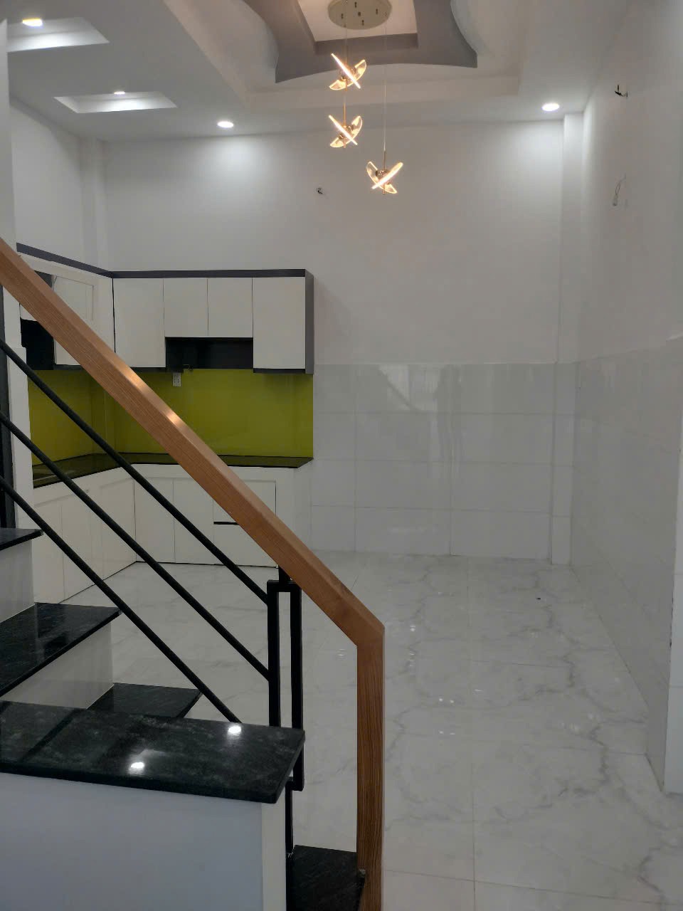 Bình Tân: Nhà 2 Tầng, Không Lộ Giới, Giá Tốt - Mua Ngay Ở Luôn