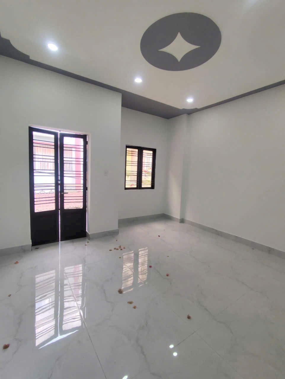 Bình Tân: Nhà 2 Tầng, Không Lộ Giới, Giá Tốt - Mua Ngay Ở Luôn