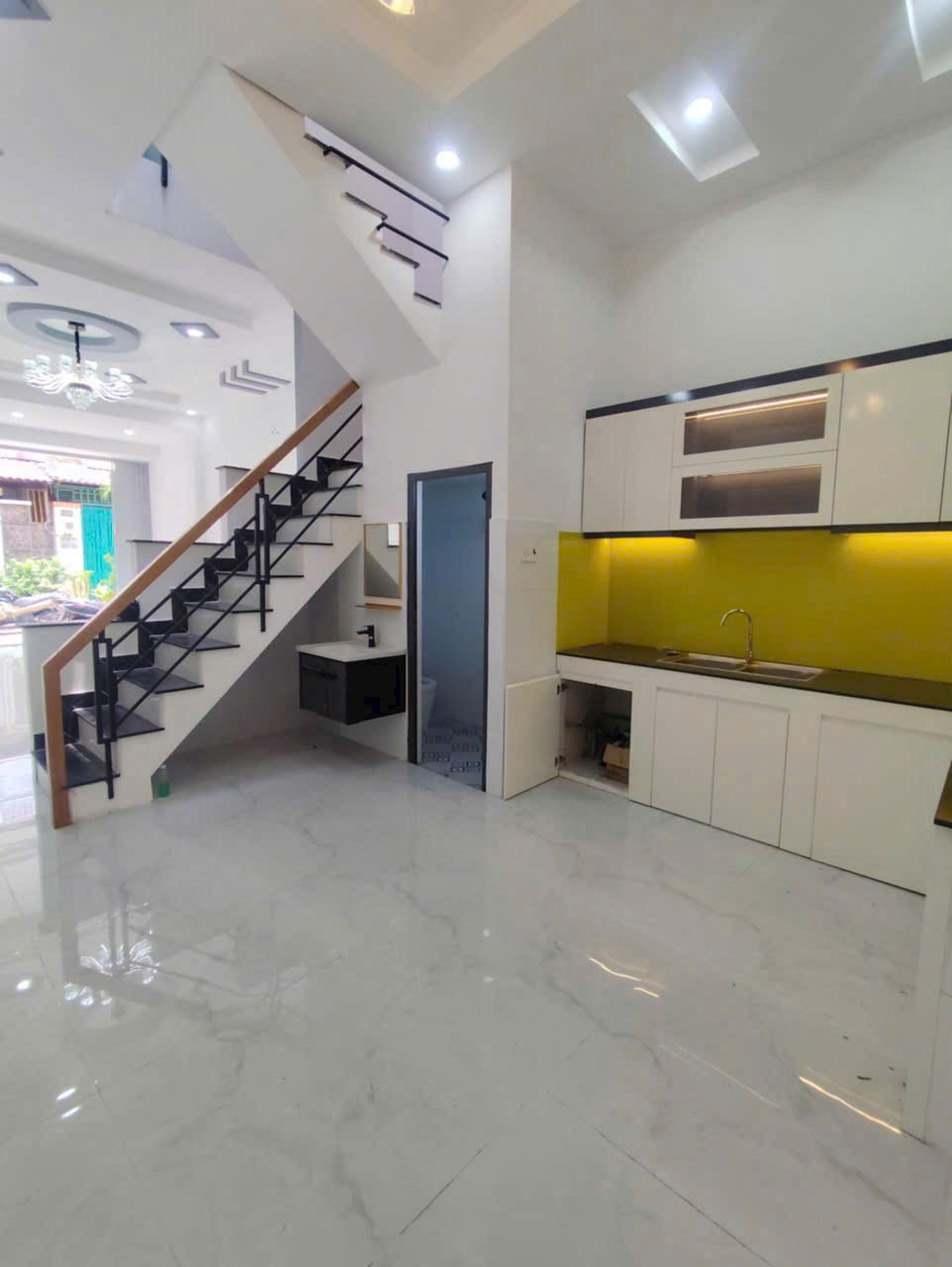 Bình Tân: Nhà 2 Tầng, Không Lộ Giới, Giá Tốt - Mua Ngay Ở Luôn