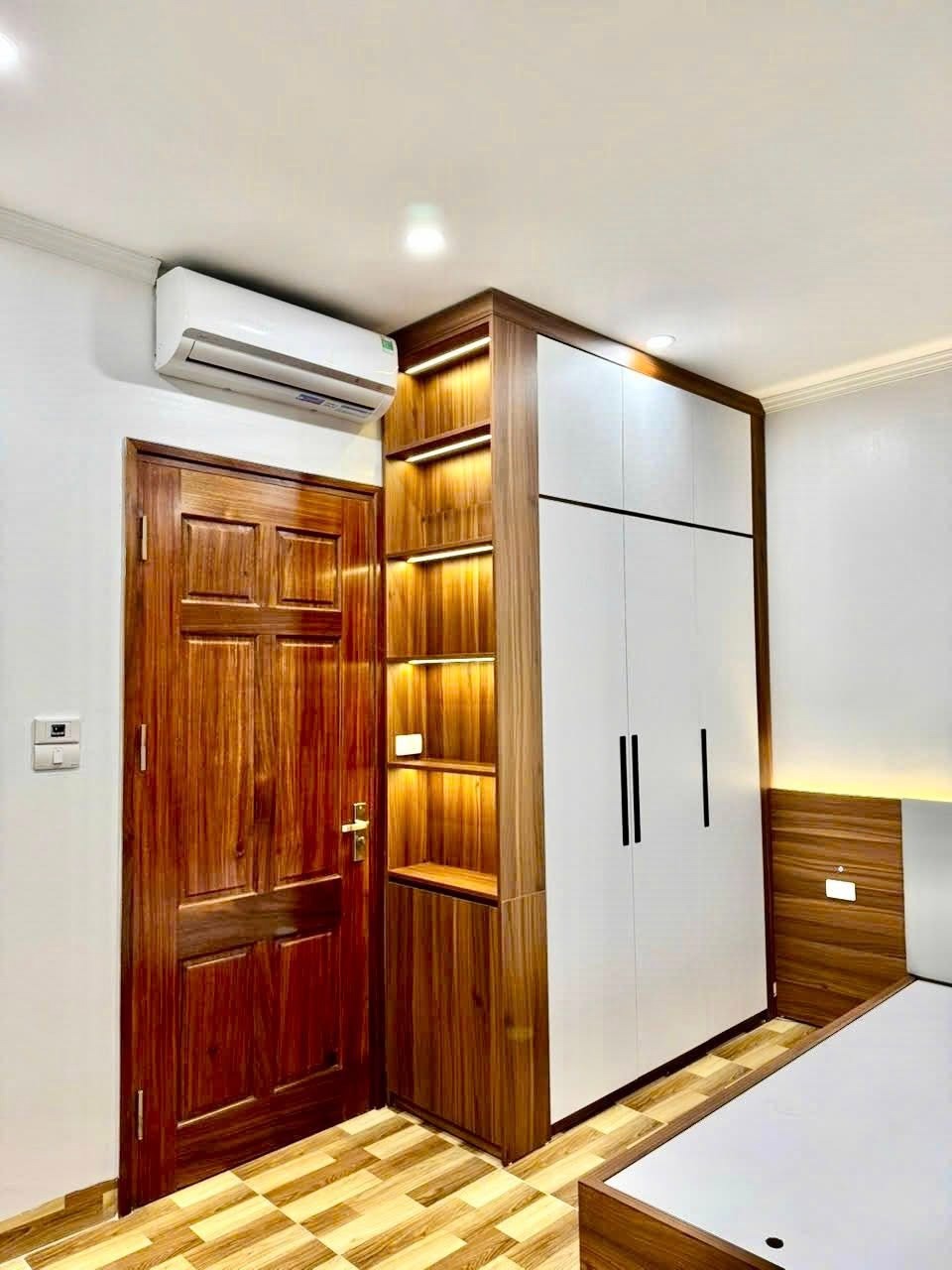 Nhà ngọa long 6 tầng, thang máy, ô tô đỗ cổng - Giá 7.68 tỷ