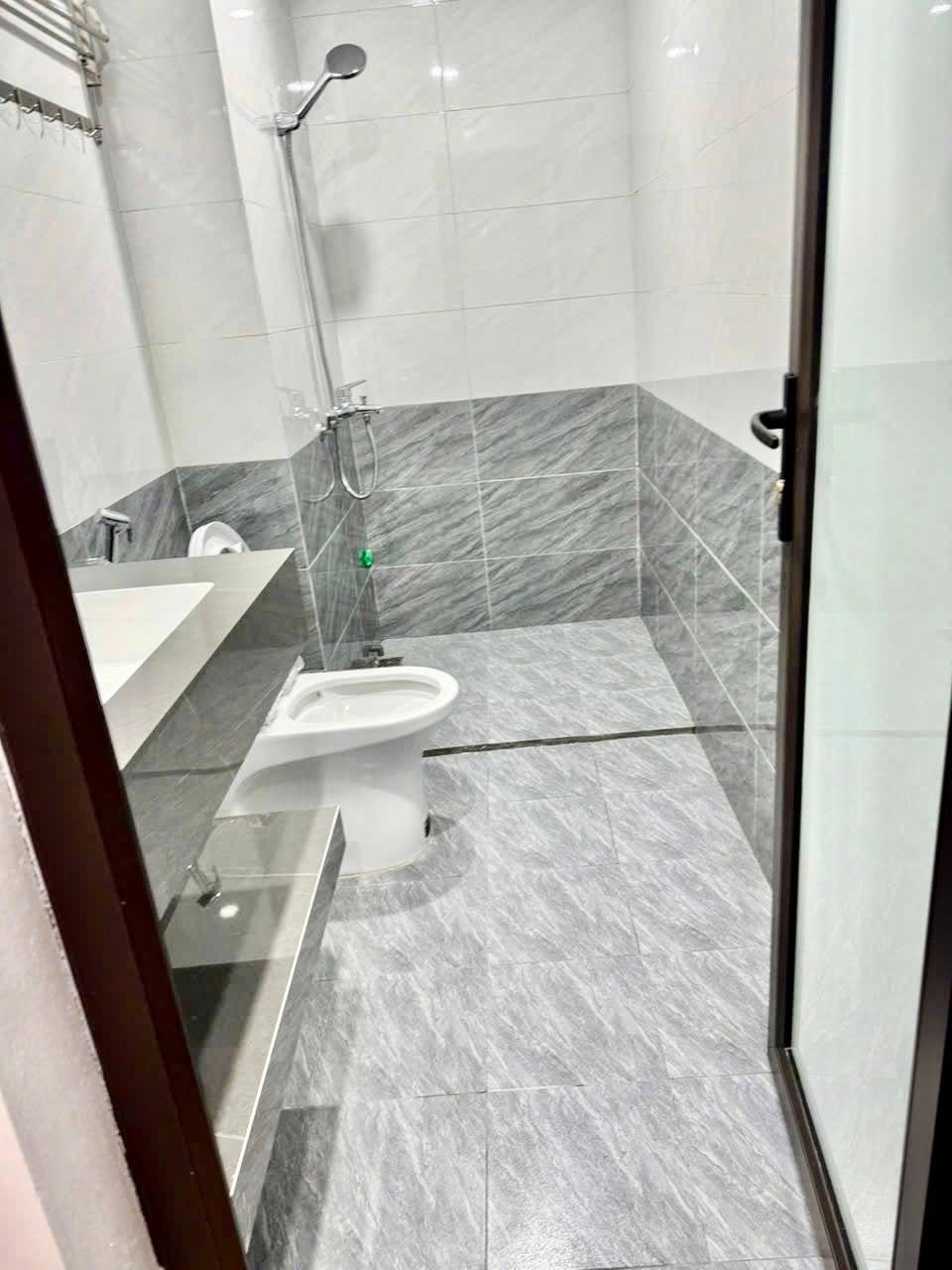 Nhà ngọa long 6 tầng, thang máy, ô tô đỗ cổng - Giá 7.68 tỷ