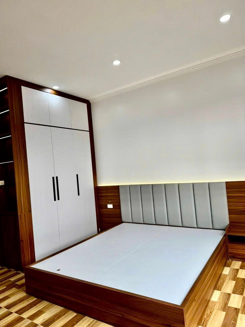 Nhà ngọa long 6 tầng, thang máy, ô tô đỗ cổng - Giá 7.68 tỷ