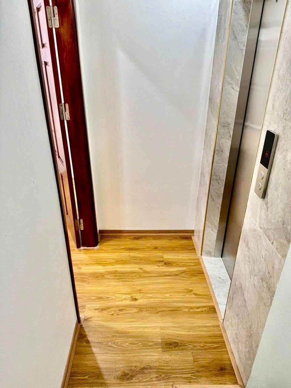 Nhà ngọa long 6 tầng, thang máy, ô tô đỗ cổng - Giá 7.68 tỷ