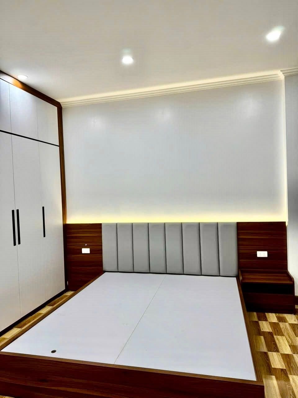 Nhà ngọa long 6 tầng, thang máy, ô tô đỗ cổng - Giá 7.68 tỷ