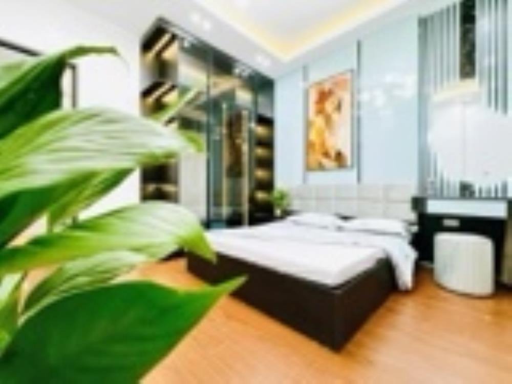 Nhà 5 Tầng Gần Hồ Điều Hòa, Đại Lộ Thăng Long - Giá 4.8 Tỷ