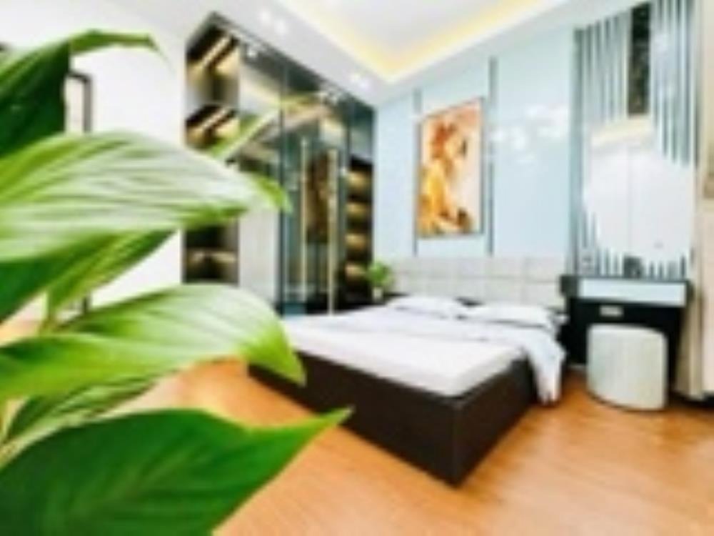 Nhà 5 Tầng Gần Hồ Điều Hòa, Đại Lộ Thăng Long - Giá 4.8 Tỷ