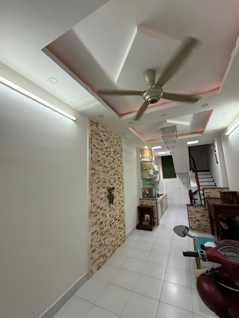 Hoàn Công Đủ - Hẻm Thông, 30m2, 4 Tầng Đúc, 3PN, 3WC - Q10