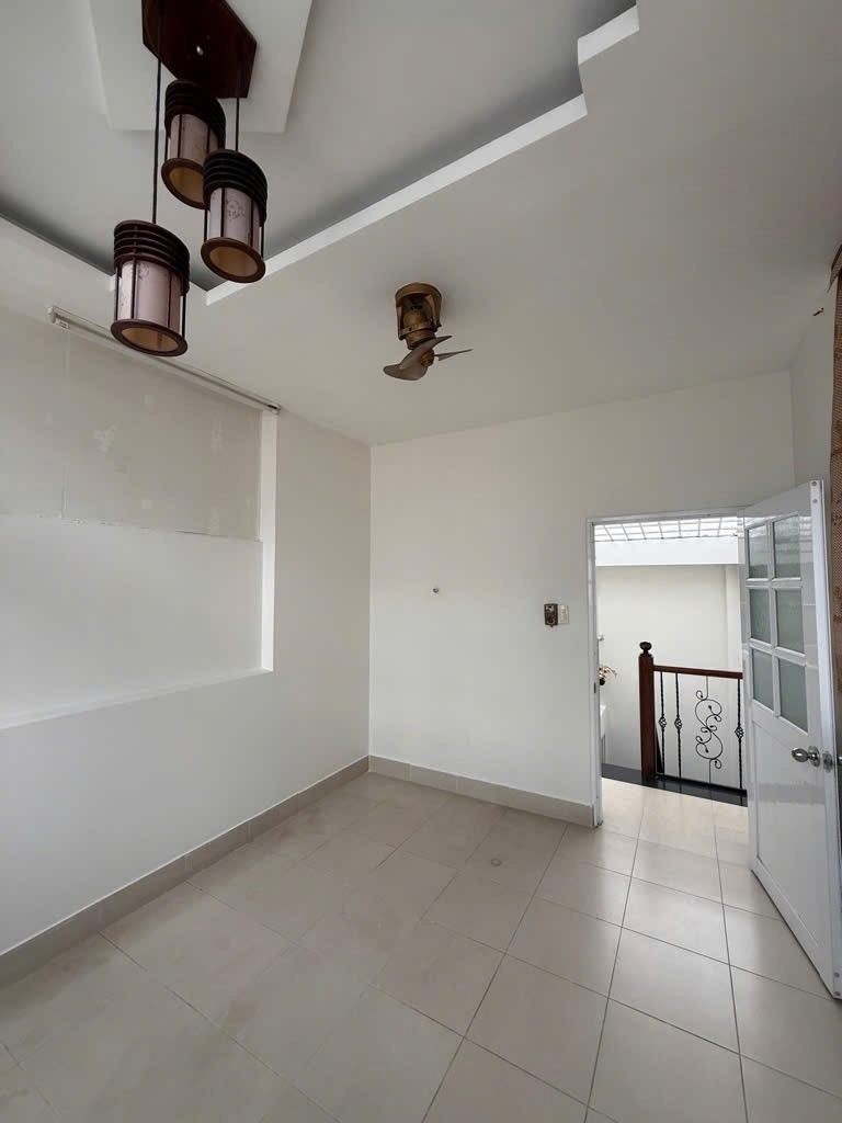 Hoàn Công Đủ - Hẻm Thông, 30m2, 4 Tầng Đúc, 3PN, 3WC - Q10