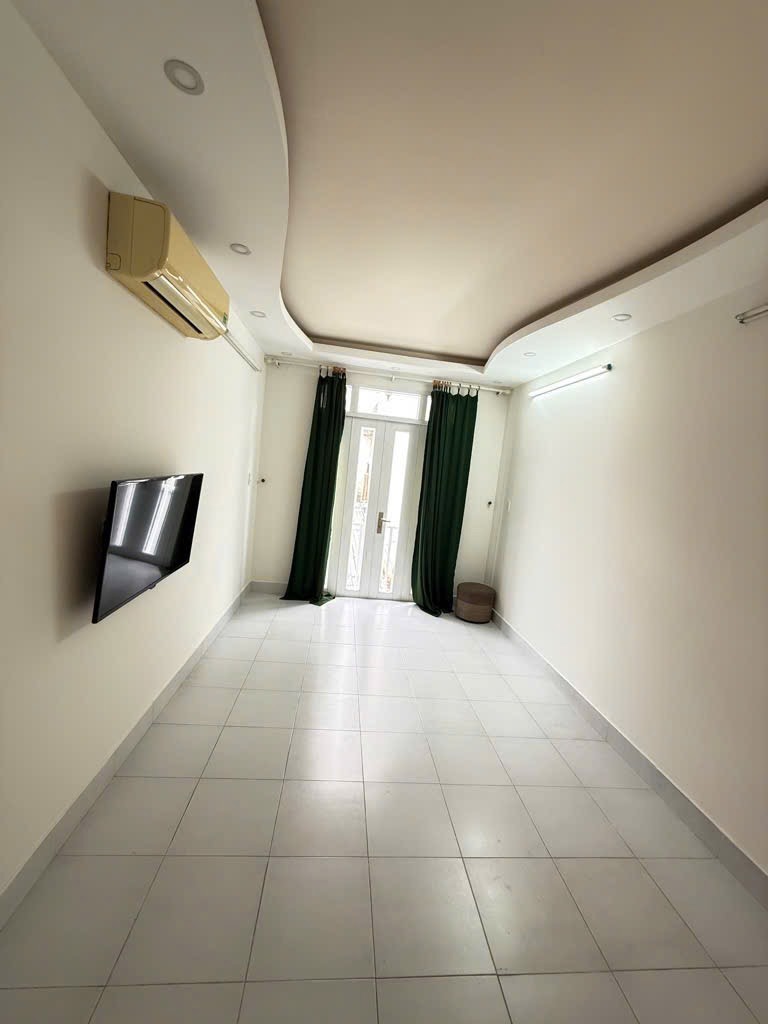 Hoàn Công Đủ - Hẻm Thông, 30m2, 4 Tầng Đúc, 3PN, 3WC - Q10
