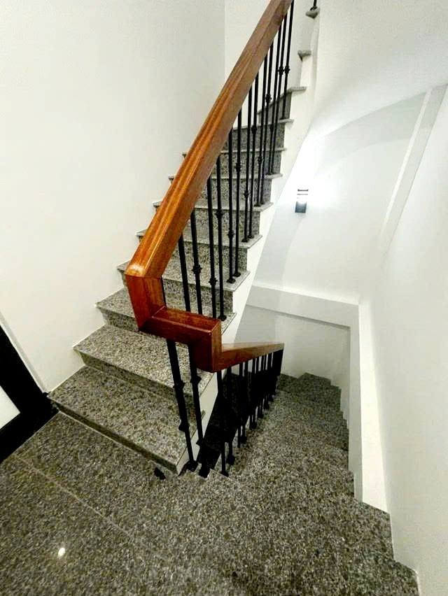 Bán nhà phố Ba Đình - 32m2, 5 tầng, 5m mặt tiền - Giá 6.2 tỷ