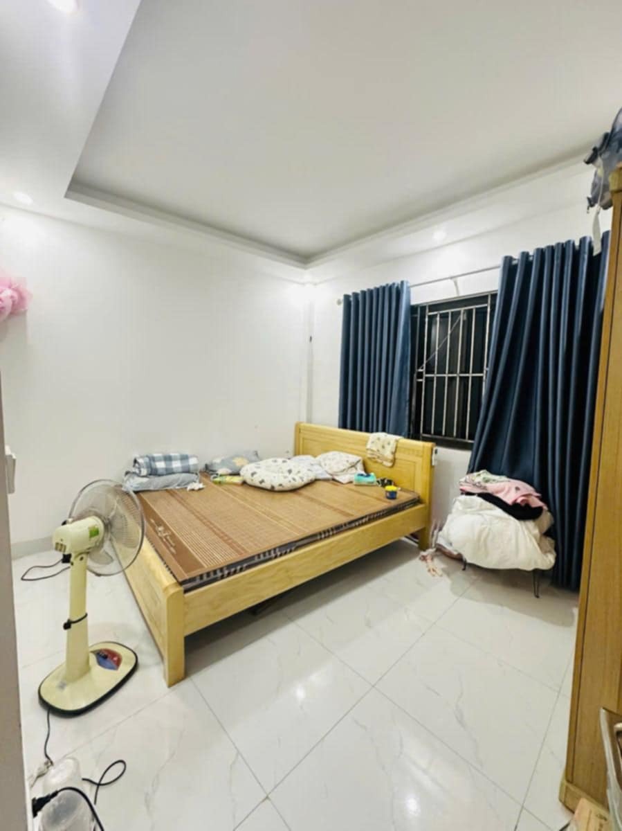 Bán nhà đẹp 4 tầng, mặt tiền rộng - Gần Đại học Công nghiệp Hà Nội