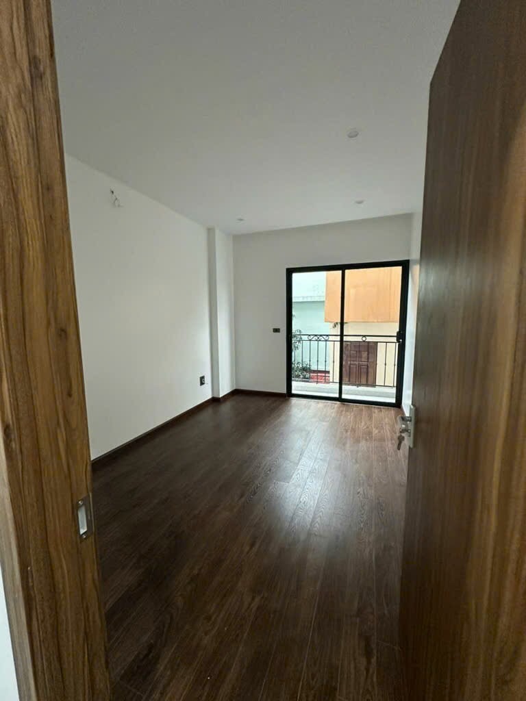 Bán nhà Ba Đình - Văn Cao 54m2, Mặt Tiền 6m, Gần Phố, Ô Tô Đỗ Gần