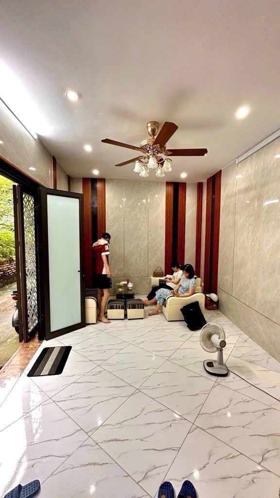 Bán Nhà Minh Khai, Lô Góc, 36m2, Giá Chỉ 5.75 Tỷ - Vị Trí Đẹp, Kinh Doanh Tốt