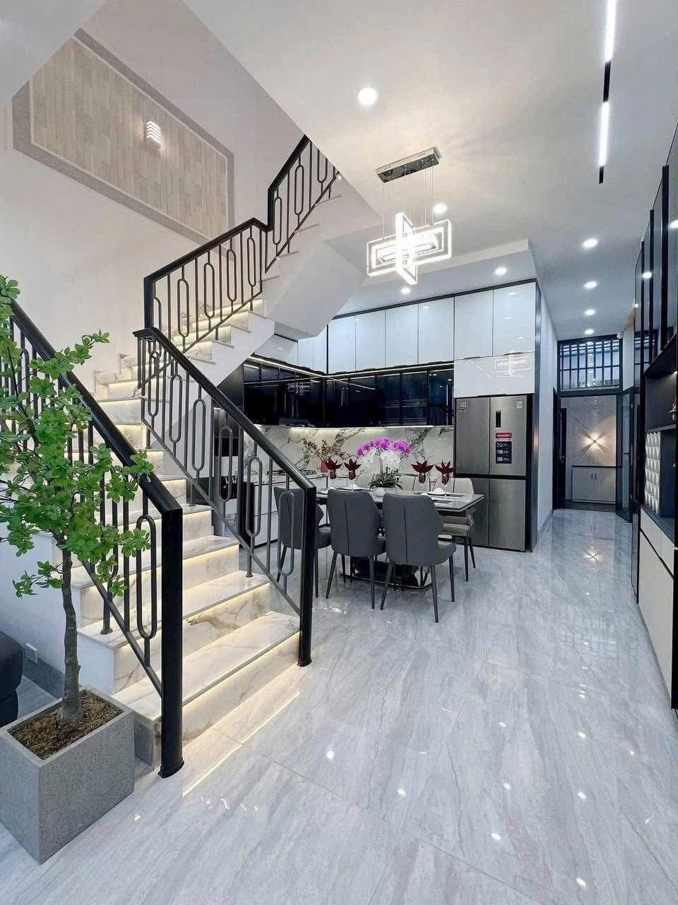 Nhà Đẹp 3 Lầu, 4PN, 110m2, Củ Chi - Giá Tốt, Vị Trí Đắc Địa