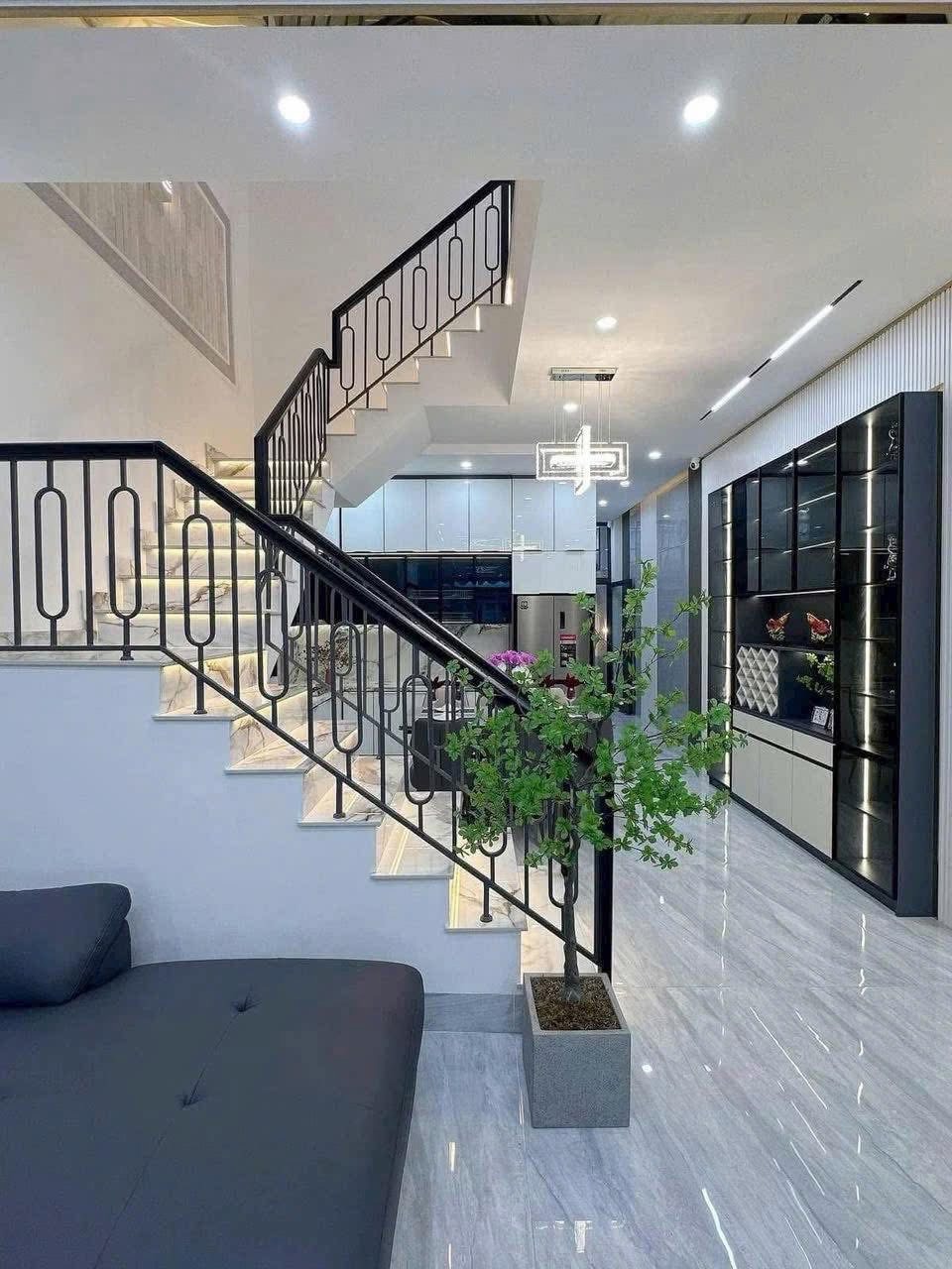 Nhà Đẹp 3 Lầu, 4PN, 110m2, Củ Chi - Giá Tốt, Vị Trí Đắc Địa