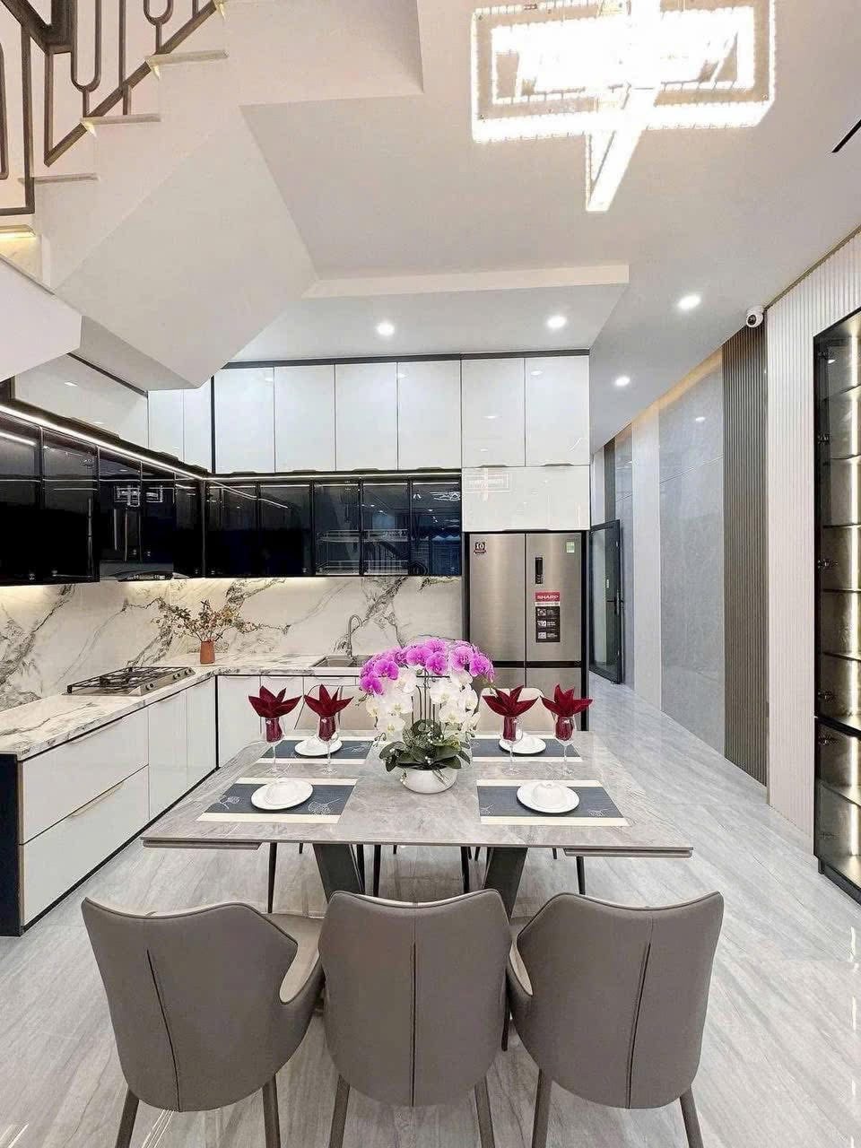 Nhà Đẹp 3 Lầu, 4PN, 110m2, Củ Chi - Giá Tốt, Vị Trí Đắc Địa