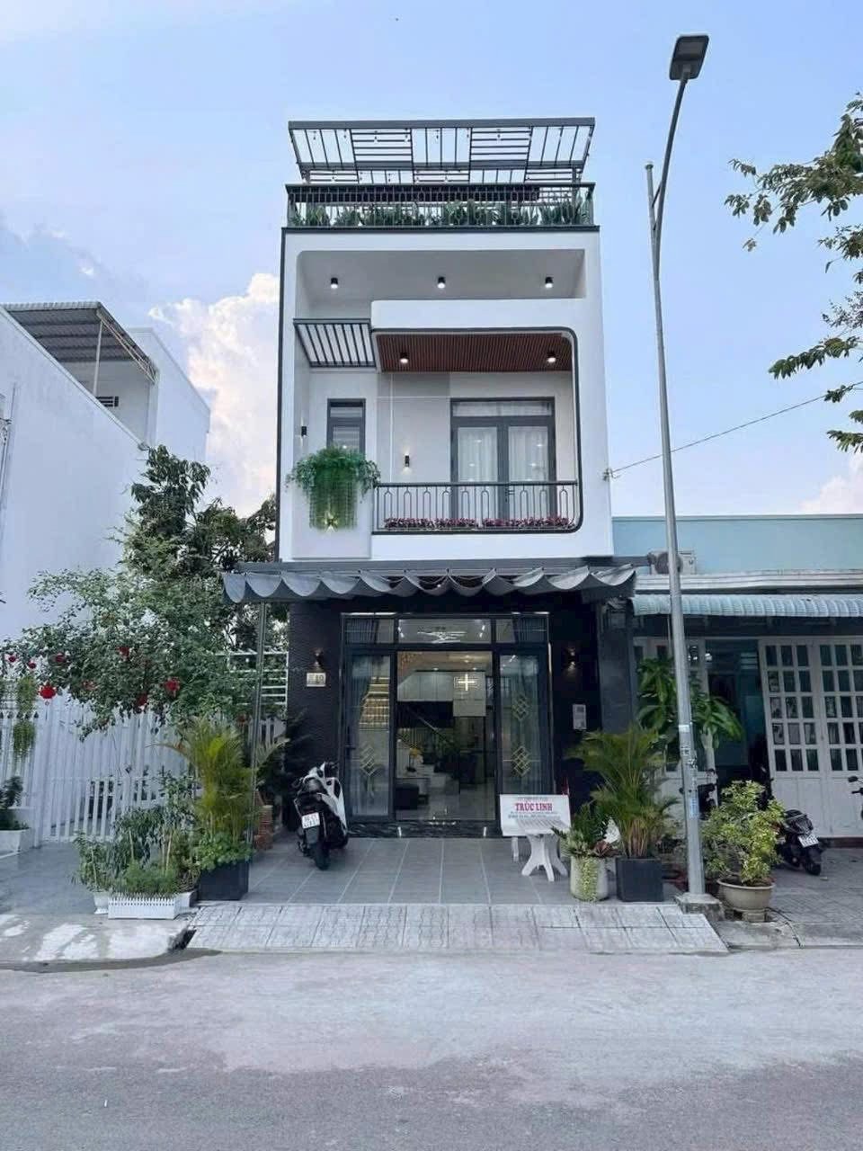 Nhà Đẹp 3 Lầu, 4PN, 110m2, Củ Chi - Giá Tốt, Vị Trí Đắc Địa